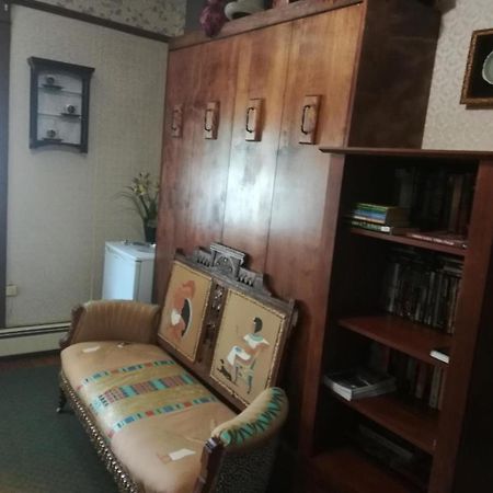 Colonial Charm Inn 夏洛特敦 外观 照片