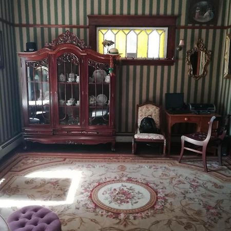 Colonial Charm Inn 夏洛特敦 外观 照片