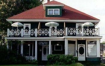 Colonial Charm Inn 夏洛特敦 外观 照片