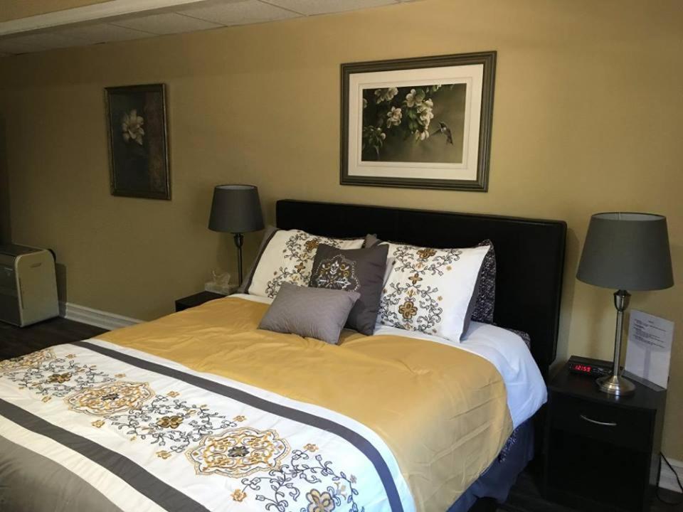 Colonial Charm Inn 夏洛特敦 外观 照片