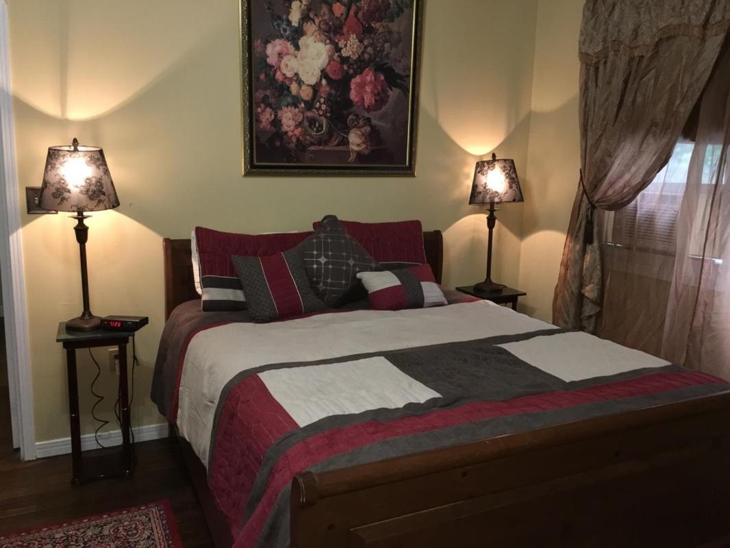 Colonial Charm Inn 夏洛特敦 外观 照片