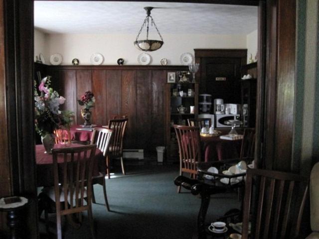 Colonial Charm Inn 夏洛特敦 外观 照片