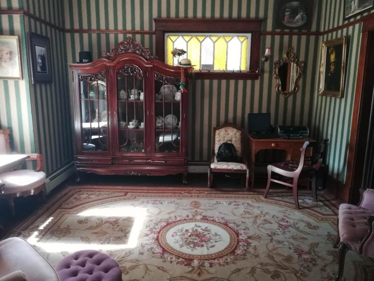 Colonial Charm Inn 夏洛特敦 外观 照片